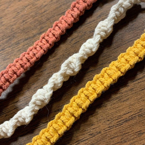 Set of 3 hand-crafted boho macrame keychains - Picture 3 of 4